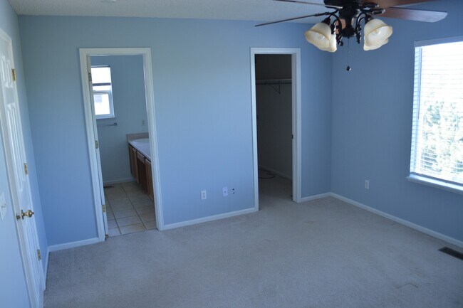 Building Photo - Spacious Sundown 4BD Home on Corner Lot – ...