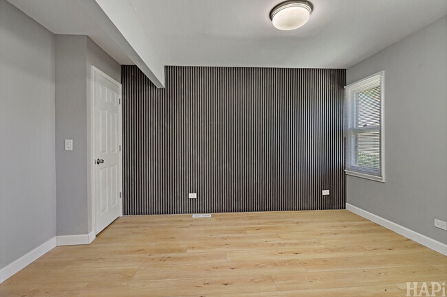Building Photo - 2208 Kensington Dr