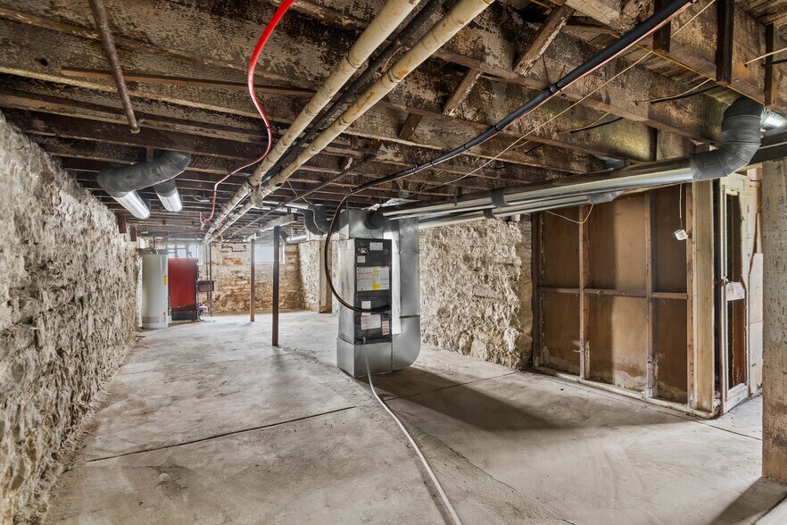 Building Photo - 3630 Tholozan Ave