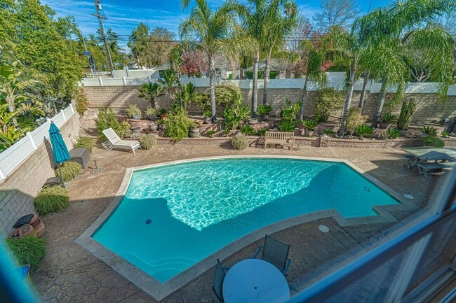 Building Photo - 3 Bedroom Pool Home for Rent in Granada Hi...