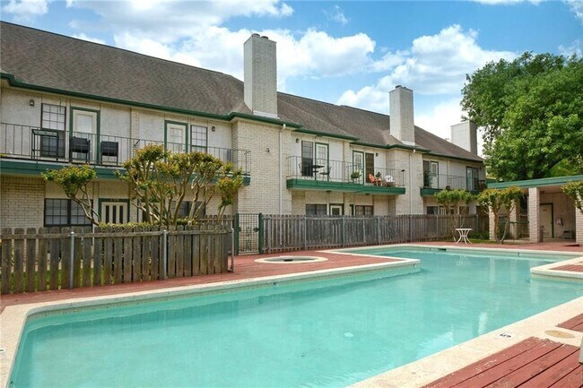 Building Photo - 1307 Kinney Ave