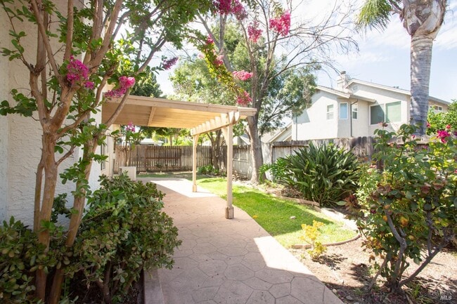 Building Photo - 767 Raven Dr