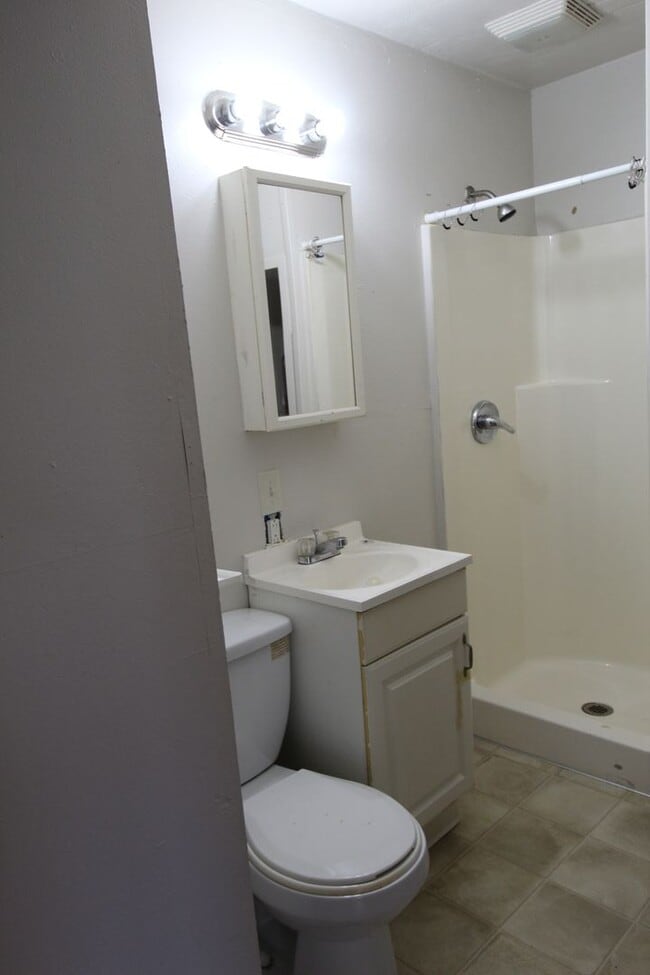 Building Photo - Upstairs Studio Apartment