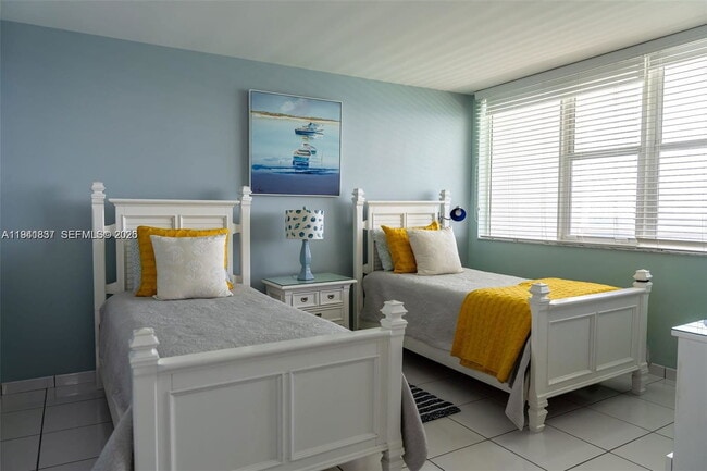 Building Photo - 3140 S Ocean Dr