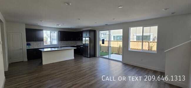 Building Photo - 1695 Placer Pl