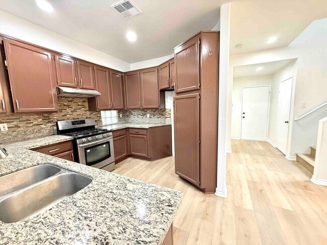 Building Photo - Gated Community - Updated Harbor City Townhouse - 3 bed / 2.5 bath