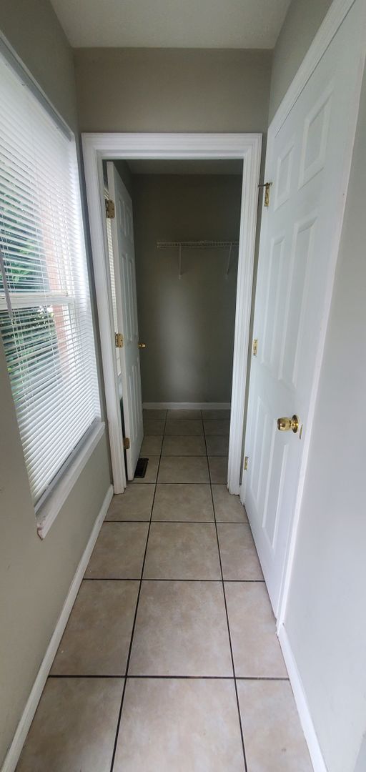 Building Photo - 118 Tanbark Dr