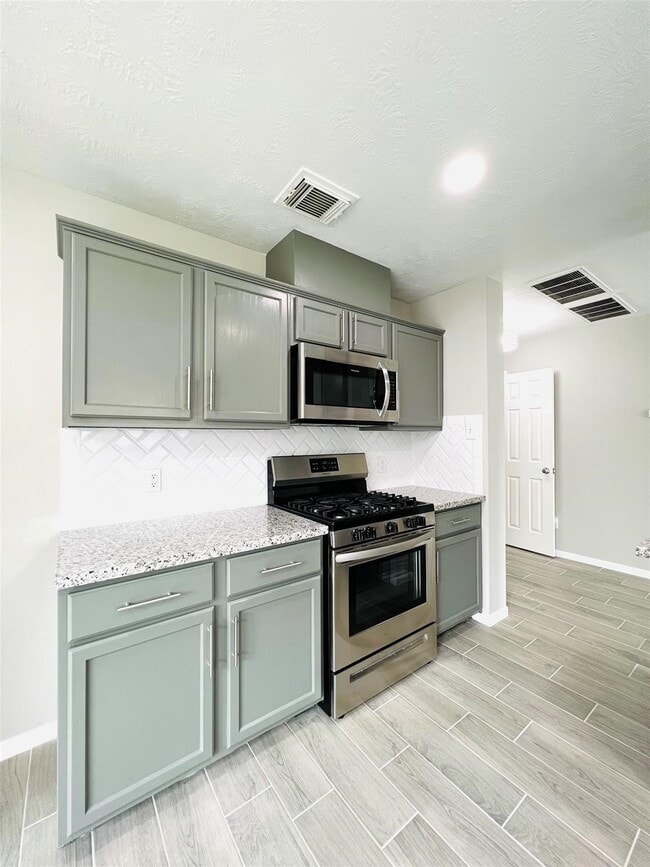 Building Photo - 8426 Woodland Knoll Ln