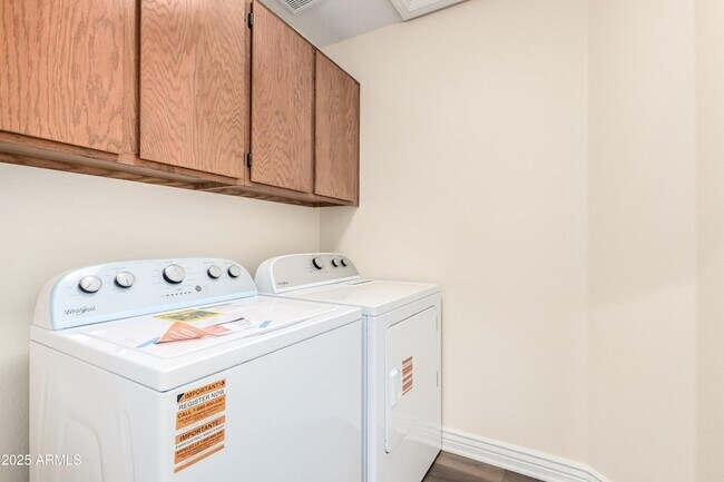 Building Photo - 1517 W Islandia Dr