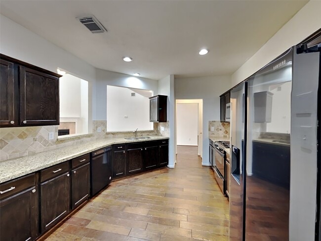 Building Photo - 3719 Pine Lake Dr