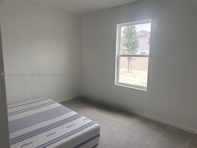 Building Photo - 5423 Meadow Walk Dr