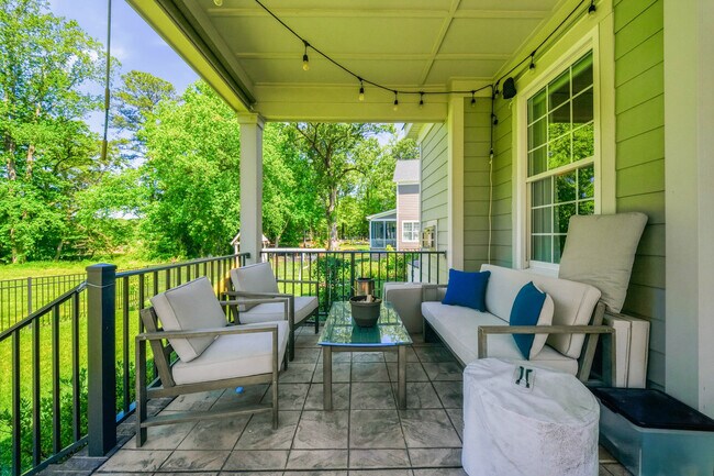 Building Photo - 3418 Raintree Cir