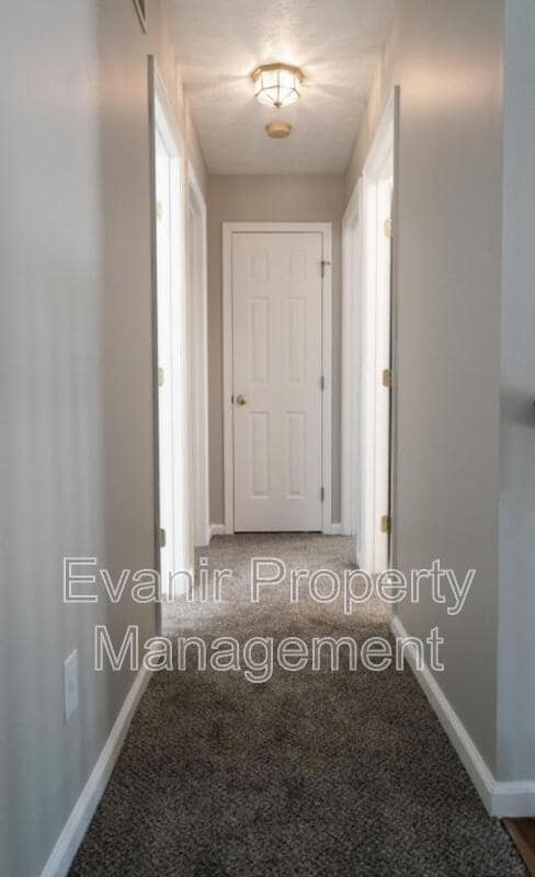 Building Photo - 1142 Deercreek Dr