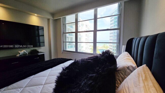 Building Photo - 5151 Collins Ave