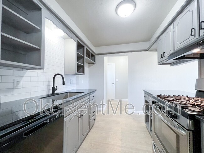 Building Photo - 1428 SW 62nd St