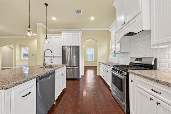 Building Photo - 4727 Lake Village Dr