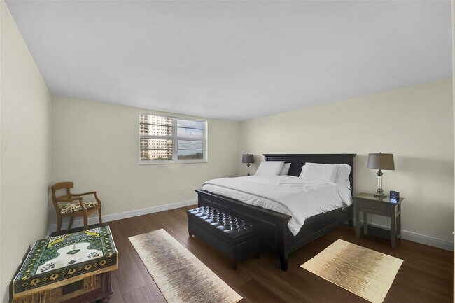 Building Photo - 1401 S Ocean Dr