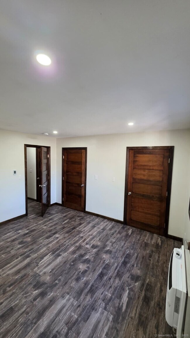 Building Photo - 215 Edgemoor Rd