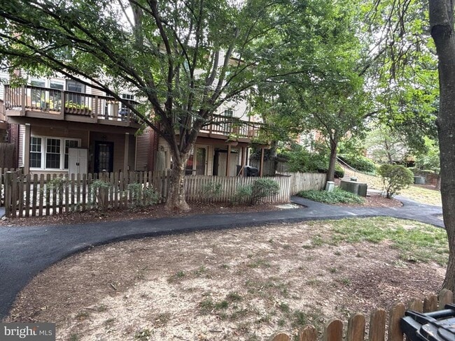 Building Photo - 5832 Apsley House Ct