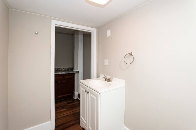 Building Photo - Recently Renovated Three bedroom Home!