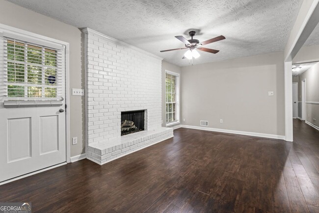 Building Photo - 115 Club Cir