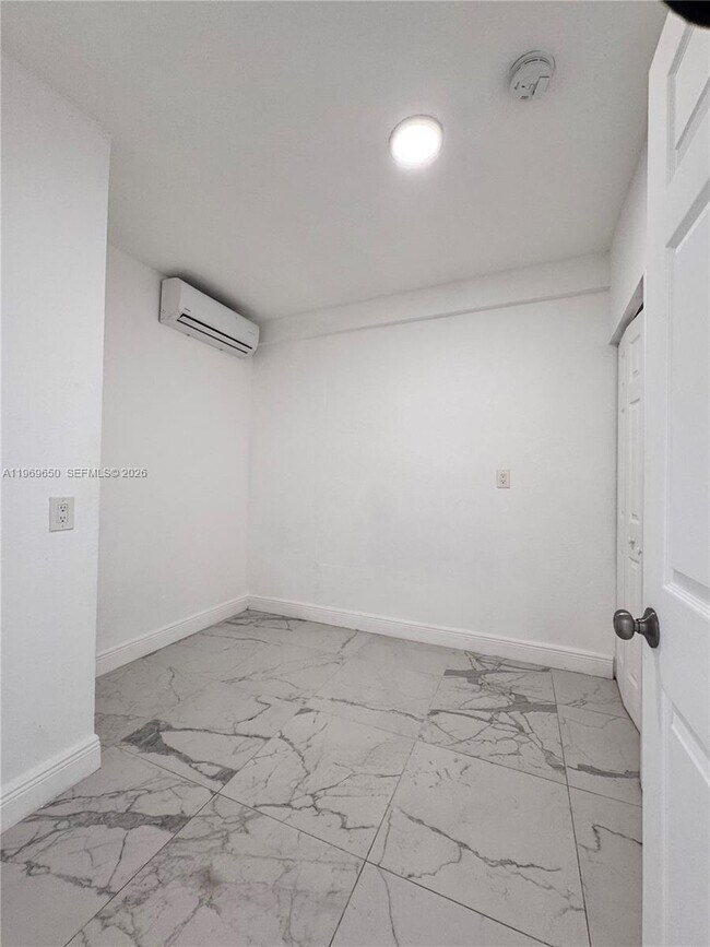 Building Photo - 903 80th St