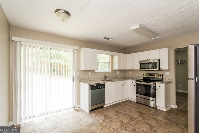 Building Photo - 640 Windchase Pl