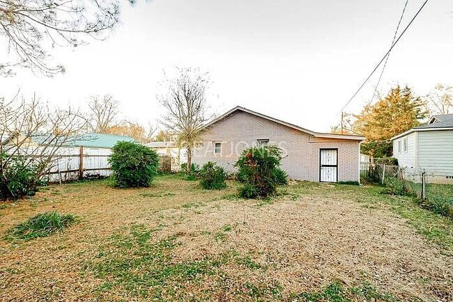 Building Photo - 2821 Snavely Ave SW