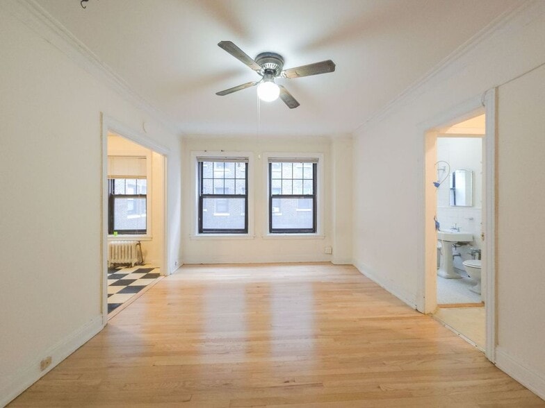 Building Photo - 540 W Briar Pl