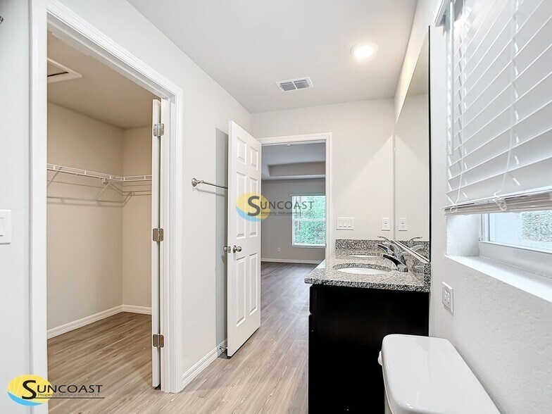 Building Photo - 8608 N Gilovu Dr
