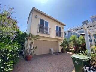 Building Photo - 1416 N Poinsettia Ave