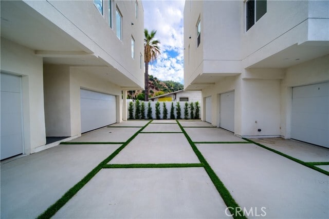 Building Photo - 259 S Ave 54