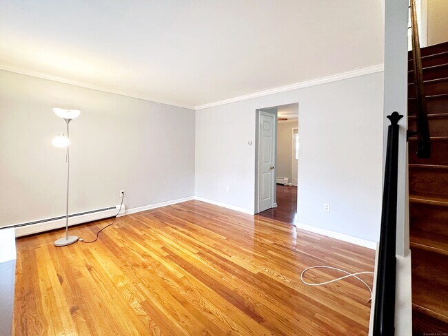 Building Photo - 245 Sunnyridge Ave