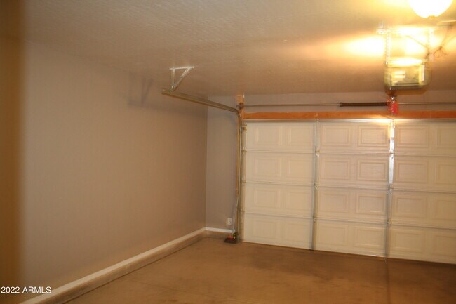 Building Photo - 11207 W Hopi St