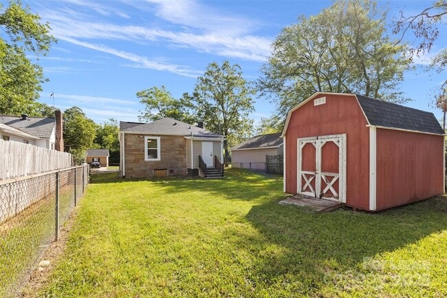 Building Photo - 660 Chestnut St