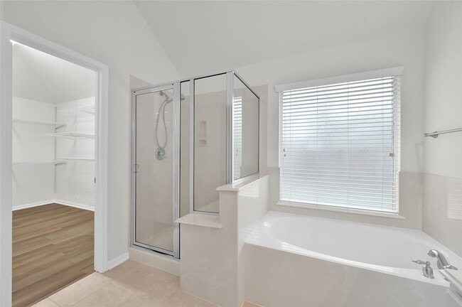 Building Photo - 10 Barker Ridge Ct