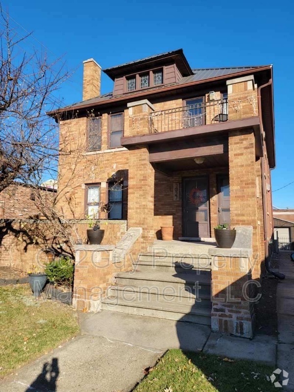 Building Photo - 1027 Washington St