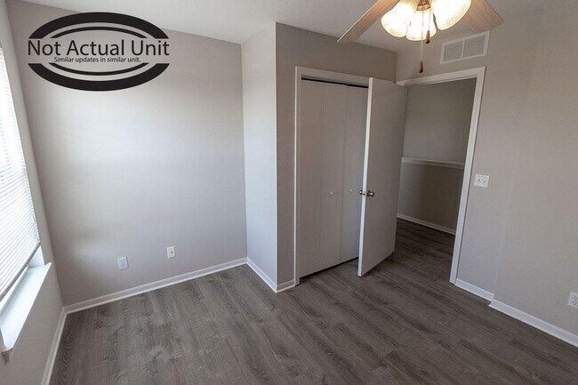 Building Photo - 5000 Derby Ridge Dr