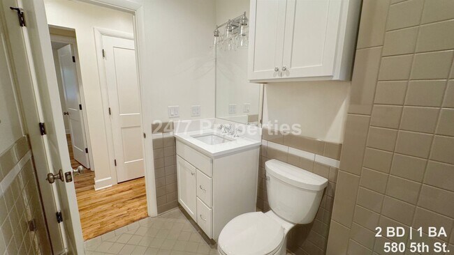Building Photo - Remodeled 2 BD | 1BA Duplex - First Edition Lake Oswego