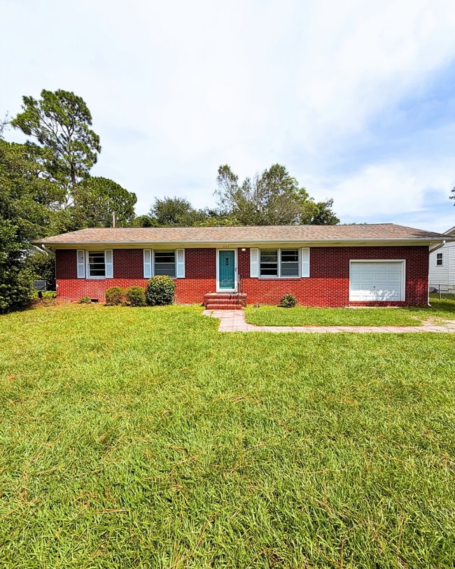 Building Photo - 224 Wood Dale Dr