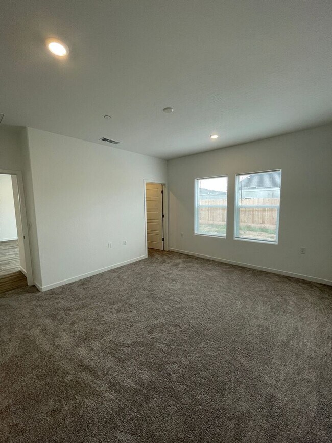 Building Photo - Stunning 3-Bed, 2-Bath Lennar Home in Fresno – Your Dream Home Awaits!