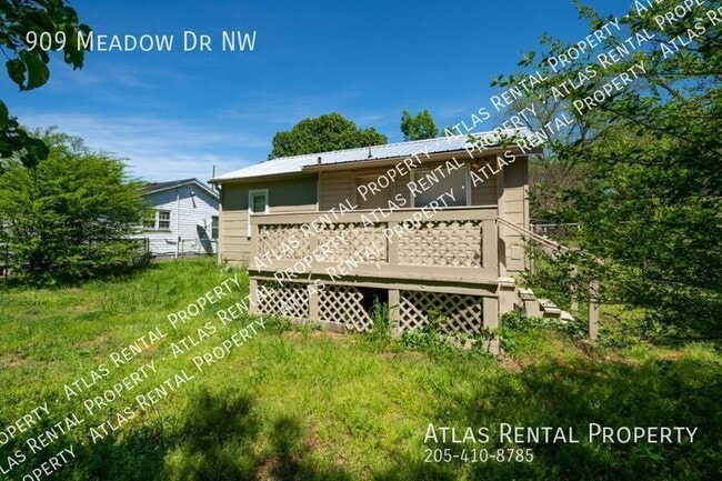 Building Photo - 909 Meadow Dr NW