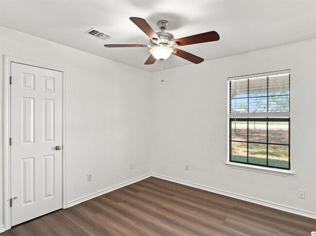 Building Photo - 1303 Lovers Ln