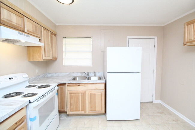 Building Photo - Updated 2-Bedroom Unit in Milton – Conveni...