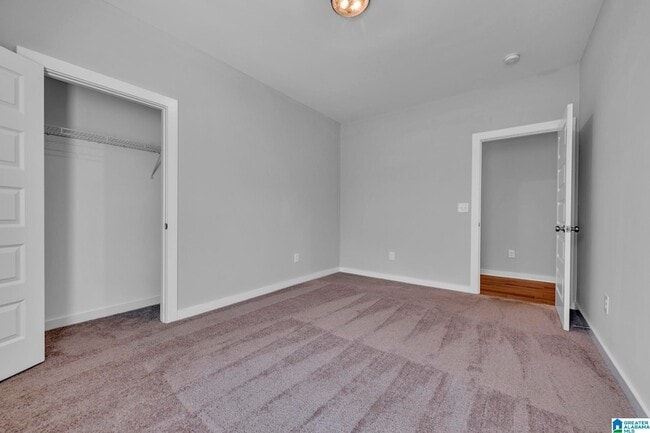 Building Photo - 559 Troubadour Ln