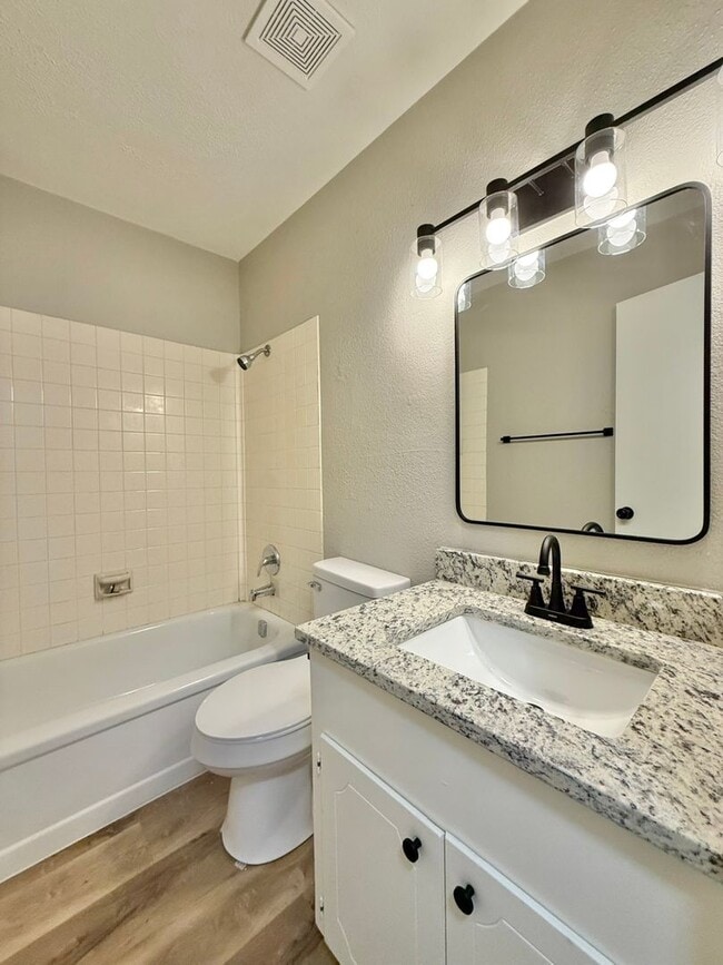 Building Photo - Tour Today!  Newly Renovated 2-Bedroom, 1-Bath Duplex!