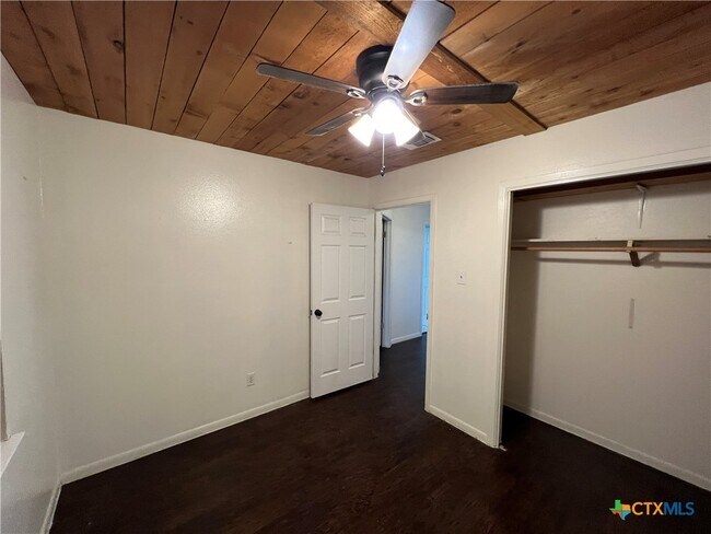 Building Photo - 10694 FM1670