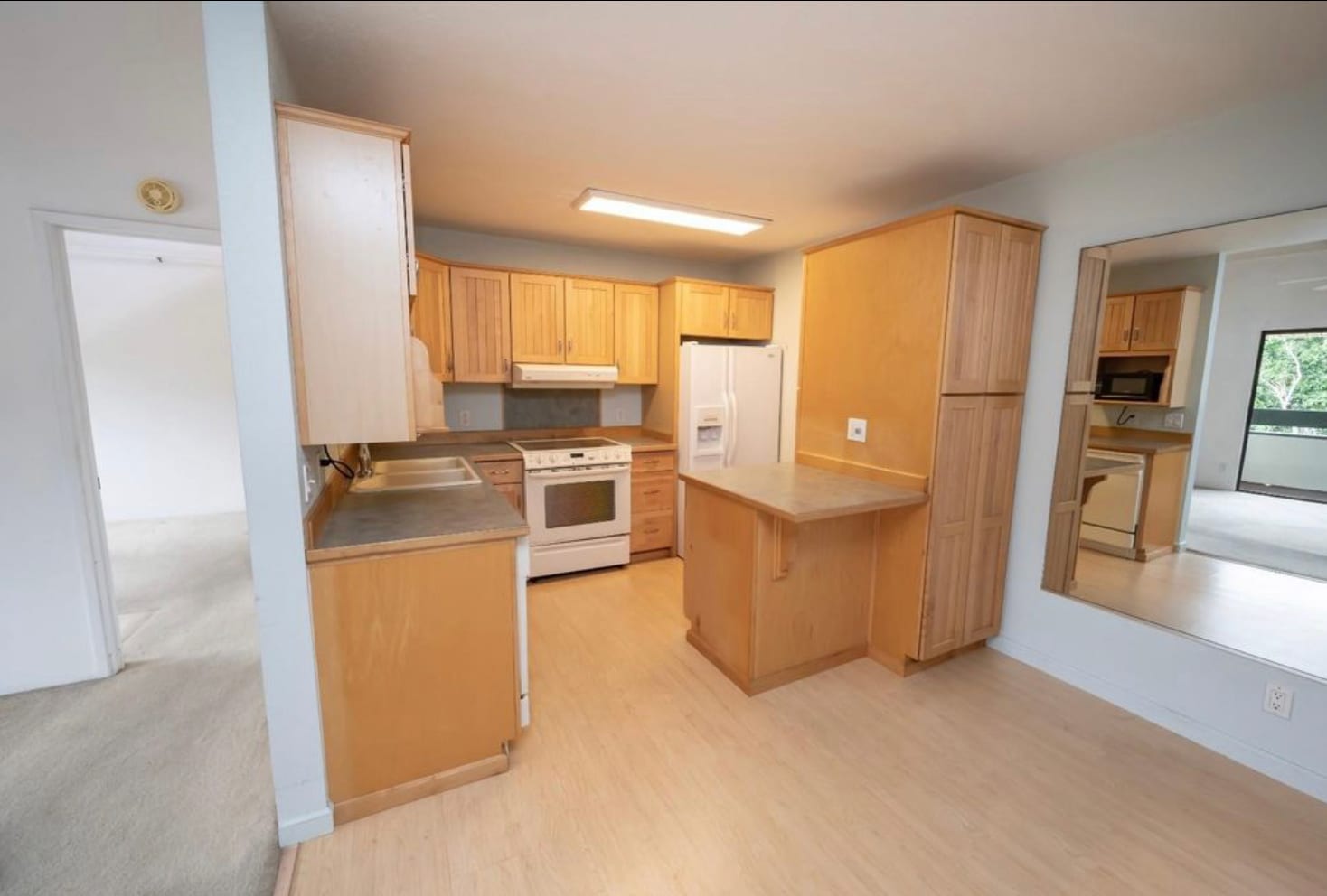 Building Photo - 2180 W Vineyard St