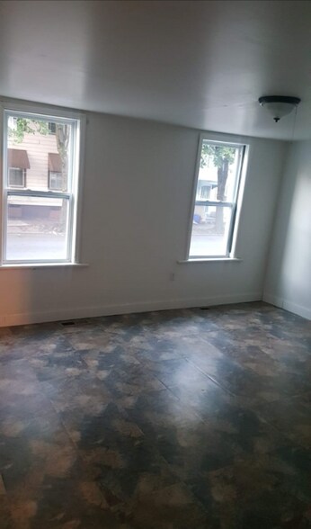 Building Photo - 322 2nd St