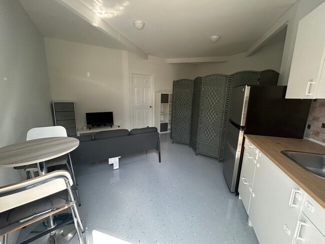 Building Photo - 6701 SW 67th Ave
